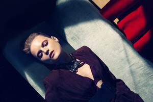 Guinevere-Van-Seenus-by-Camilla-Akrans-Journey-11.thumb.jpg.223861e3a6bb4aa5ca8b811175ef801b.jpg