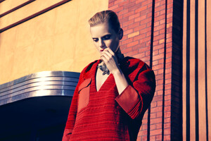 Guinevere-Van-Seenus-by-Camilla-Akrans-Journey-12.thumb.jpg.bc41ff2327433ffff9ed9ce9ff845c89.jpg