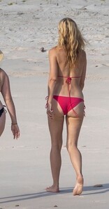 Gwyneth-Paltrow-Bikini-20.jpg