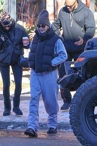 Hailey-Bieber---Steps-out-for-breakfast-in-Aspen-01.jpg