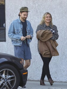 Hilary-Duff---With-Matthew-Koma-enjoy-a-lunch-outing-in-style-in-Studio-City-01.jpg