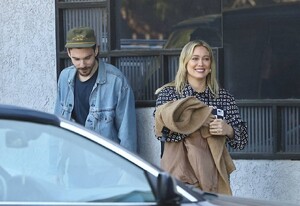 Hilary-Duff---With-Matthew-Koma-enjoy-a-lunch-outing-in-style-in-Studio-City-03.jpg