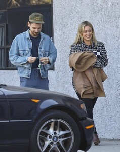 Hilary-Duff---With-Matthew-Koma-enjoy-a-lunch-outing-in-style-in-Studio-City-05.jpg