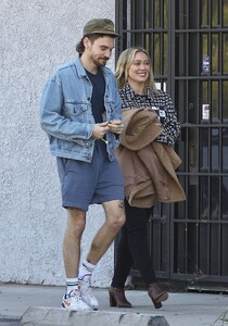 Hilary-Duff---With-Matthew-Koma-enjoy-a-lunch-outing-in-style-in-Studio-City-10.jpg