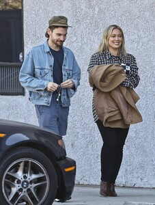 Hilary-Duff---With-Matthew-Koma-enjoy-a-lunch-outing-in-style-in-Studio-City-11.jpg