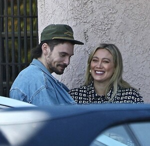 Hilary-Duff---With-Matthew-Koma-enjoy-a-lunch-outing-in-style-in-Studio-City-12.jpg