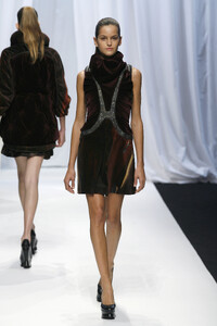 HusseinChalayan2006WomenRTW102.thumb.jpg.b130b278b00508a0d7ede6cc179a18d0.jpg