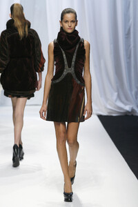 HusseinChalayan2006WomenRTW103.thumb.jpg.0f981dfecc4dae35685584b67ecd52f4.jpg