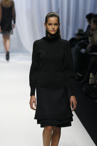 HusseinChalayan2006WomenRTW62.thumb.jpg.b934bddd5c7a788099097824cf96863b.jpg