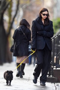 Irina-Shayk---Out-all-bundled-up-in-NYC-01.jpg