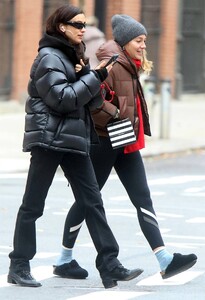 Irina-Shayk---Pictured-in-Soho-while-walking-with-a-friend-in-New-York-09.jpg