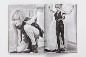 IselinSteiro_CraigMcDean_VogueItalia_StepIntoTheFuture_2.thumb.jpg.4e3cd7d9921ea1ab60b22251b3b63c4d.jpg