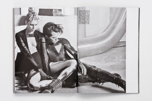 IselinSteiro_CraigMcDean_VogueItalia_StepIntoTheFuture_7.thumb.jpg.5dcc77ecca3f2c988c75df608807e038.jpg