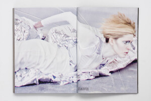 IselinSteiro_CraigMcDean_VogueItalia_StepIntoTheFuture_9.thumb.jpg.4ea024f11201aa6e63312f9066932209.jpg