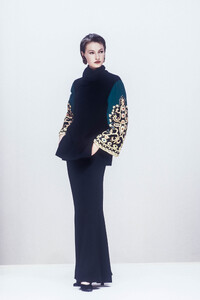 JeanLouisScherrer1993HauteCouture59.thumb.jpg.b9730fd9f2433dd95d254e9a9e6e340f.jpg