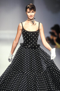 JeanLouisScherrer1996HauteCouture2.thumb.jpg.fe2e4431b3a76855f293bf5996ac4a67.jpg