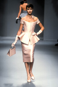 JeanLouisScherrer1996HauteCouture60.thumb.jpg.e5257de1edfba5159a18e92ea0e1ccb6.jpg