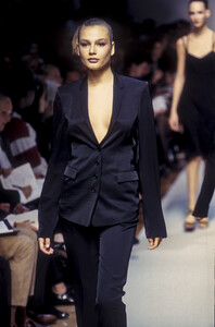 JilSander1995WomenRTW22.thumb.jpg.7af38932ab30c087c37a3363ed9b8886.jpg