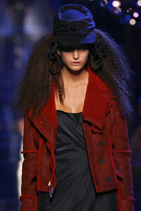 JohnGalliano2006WomenRTW112.thumb.jpg.49b9d40ed25b4139923c4db78c8333a4.jpg