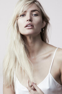 Julia Viering Julia_Viering_Fashion_Photographer_Melbourne_001_V02.jpg