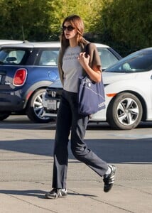 Kaia-Gerber---Goes-to-lunch-with-a-friend-in-Los-Feliz-11.jpg