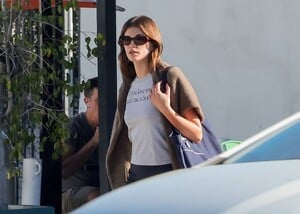 Kaia-Gerber---Goes-to-lunch-with-a-friend-in-Los-Feliz-23.jpg