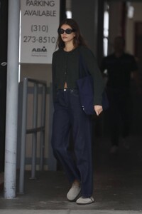 Kaia-Gerber---Steps-out-in-Beverly-Hills-beauty-salon-10.jpg