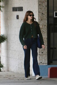 Kaia-Gerber---Steps-out-in-Beverly-Hills-beauty-salon-20.jpg