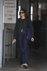 Kaia-Gerber---Steps-out-in-Beverly-Hills-beauty-salon-27.jpg