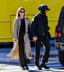 Kaia-Gerber---With-Austin-Butler-Step-Out-in-New-York-City-04.jpg