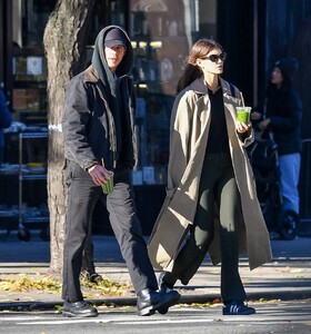 Kaia-Gerber---With-Austin-Butler-Step-Out-in-New-York-City-34.jpg