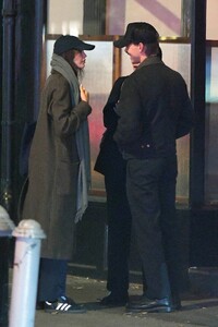 Kaia-Gerber---With-Austin-Butler-spotted-at-I-Sodi-for-dinner-in-New-York-City-04.jpg