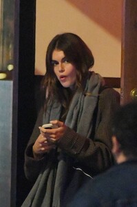 Kaia-Gerber---With-Austin-Butler-spotted-at-I-Sodi-for-dinner-in-New-York-City-35.jpg