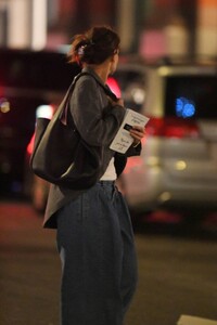 Katie-Holmes---Dons-large-pants-while-out-in-New-York-05.jpg