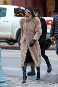 Kendall-Jenner---Seen-in-Aspen-stroll-with-friends-03.jpg