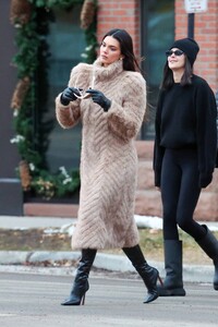 Kendall-Jenner---Seen-in-Aspen-stroll-with-friends-11.jpg