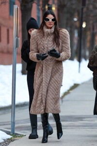 Kendall-Jenner---Seen-in-Aspen-stroll-with-friends-16.jpg