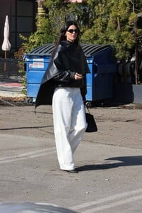 Kendall-Jenner---With-Fai-Khadra-on-Melrose-Place-in-West-Hollywood-11.jpg