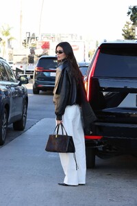 Kendall-Jenner---With-Fai-Khadra-on-Melrose-Place-in-West-Hollywood-15.jpg