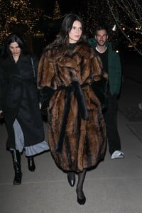 Kendall-Jenner---With-Lauren-Perez-and-David-Waltzer-out-in-Aspen-08.jpg