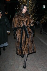 Kendall-Jenner---With-Lauren-Perez-and-David-Waltzer-out-in-Aspen-16.jpg