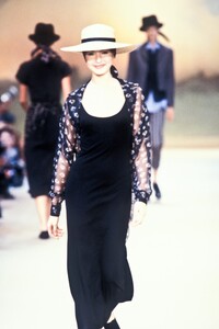 Kenzo1994WomenRTW71.thumb.jpg.fe1853571b90f268b74c95255ef5b944.jpg