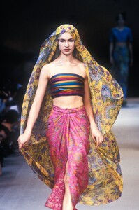 Kenzo1994WomenRTW9.thumb.jpg.e95d8dd3c65637a066c902ee967edb27.jpg