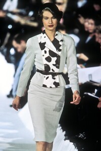 Kenzo1995WomenRTW19.thumb.jpg.d8550d109b4d7e3c9a9dbc878d6dc8b1.jpg