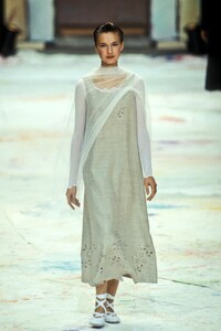 Kenzo1995WomenRTW23.thumb.jpg.985cbe3a5427947b6f7044ee9b50948e.jpg