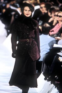 Kenzo1995WomenRTW5.thumb.jpg.8dd2b3a77b3baa34080b9453901ab61d.jpg