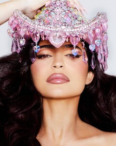 Kylie-Jenner---Photoshoot-for-Kylie-Cosmetics-(December-2023)-03.jpg
