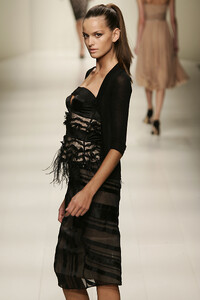 LaPerla2006WomenRTW115.thumb.jpg.9152d38ab69cb9c7dbcd924dfcd9baee.jpg