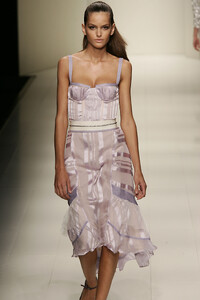 LaPerla2006WomenRTW59.thumb.jpg.f35b24aaf993128e0672e924ab4a282a.jpg