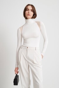 MB0966-OFF-WHITE_FRONT_0702_3e148df9-8fbb-474c-9493-c58a33dda9f9.jpg